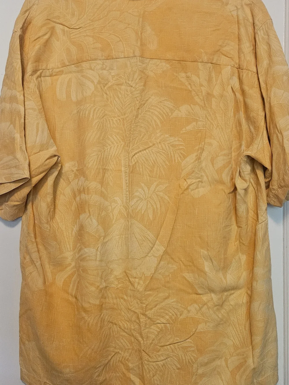 Tommy Bahama 100% Silk, Light Orange Tropical Button Down Shirt. - Picture 6 of 6